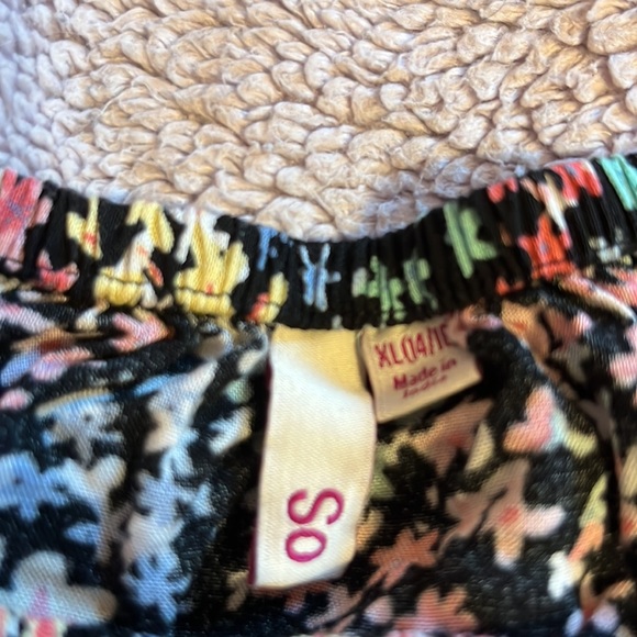 Kohls kids off the shoulder top with tie front and multicolor flower design - Picture 3 of 3